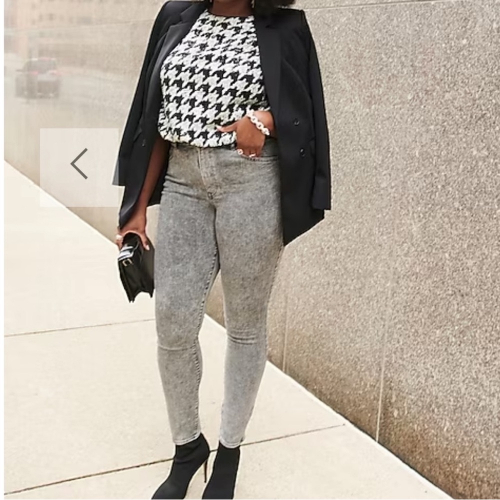 Black and White Sequin Houndstooth Sleeveless Top - Picture 3 of 9